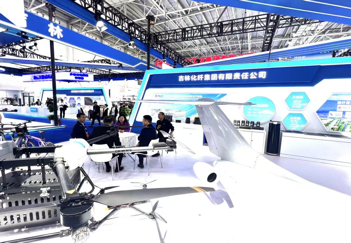 經(jīng)開區(qū)借力2025空軍航空開放活動(dòng) 精準(zhǔn)對接低空產(chǎn)業(yè)資源